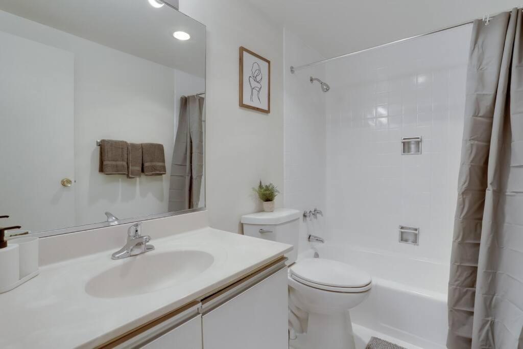 Elegant Apartment W Views At Crystal City 알링턴 외부 사진