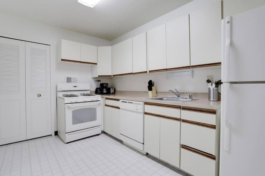 Elegant Apartment W Views At Crystal City 알링턴 외부 사진