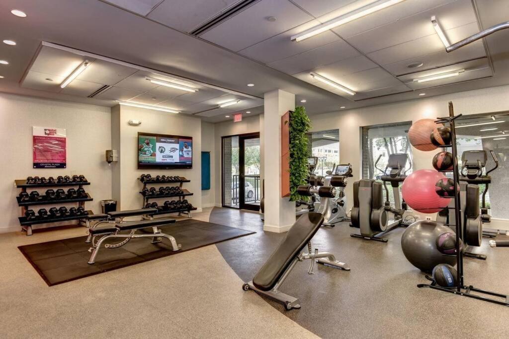 Elegant Apartment W Views At Crystal City 알링턴 외부 사진