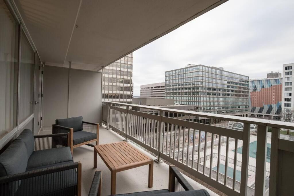 Elegant Apartment W Views At Crystal City 알링턴 외부 사진