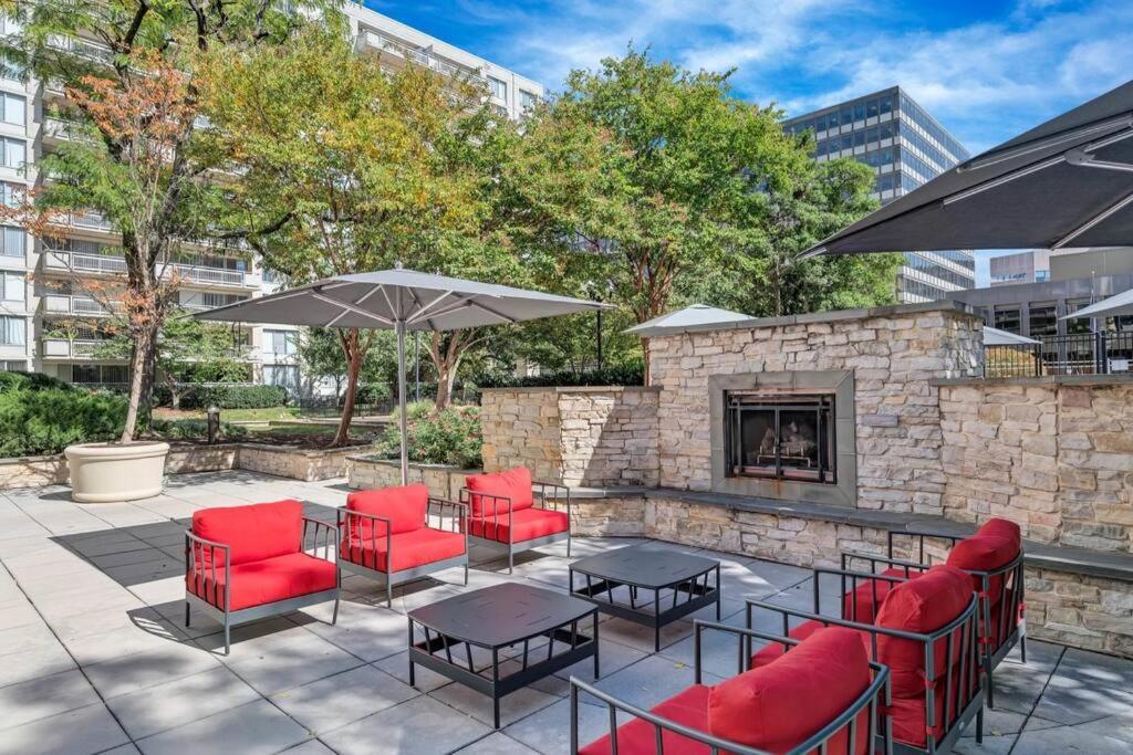 Elegant Apartment W Views At Crystal City 알링턴 외부 사진