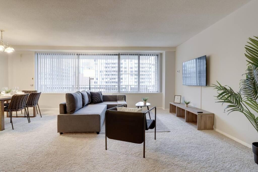 Elegant Apartment W Views At Crystal City 알링턴 외부 사진