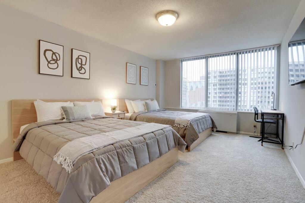 Elegant Apartment W Views At Crystal City 알링턴 외부 사진