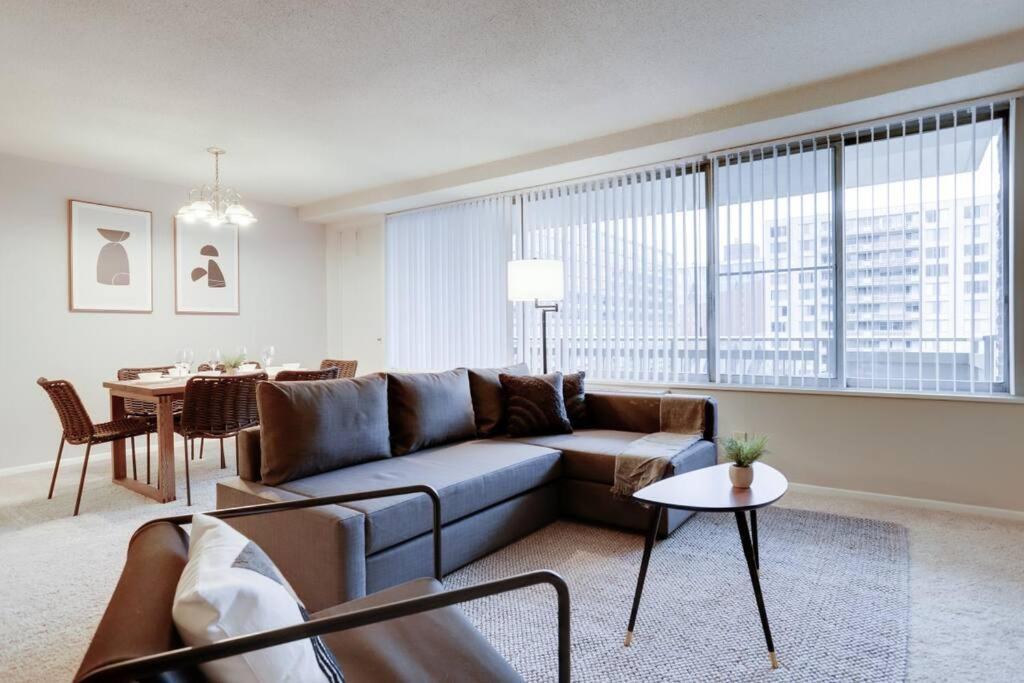 Elegant Apartment W Views At Crystal City 알링턴 외부 사진