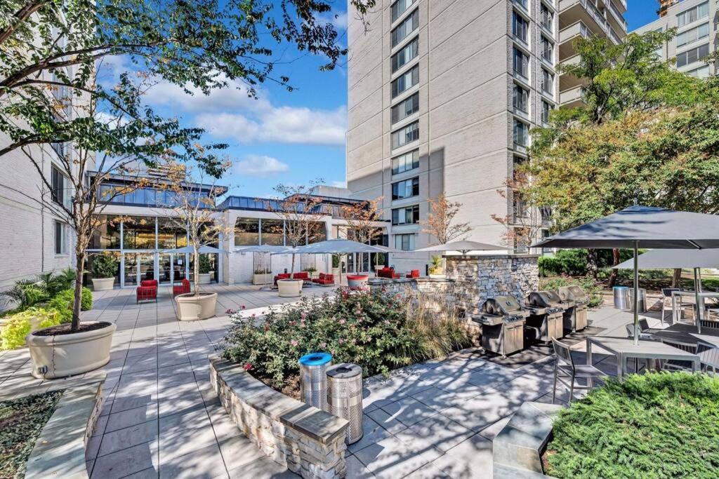 Elegant Apartment W Views At Crystal City 알링턴 외부 사진